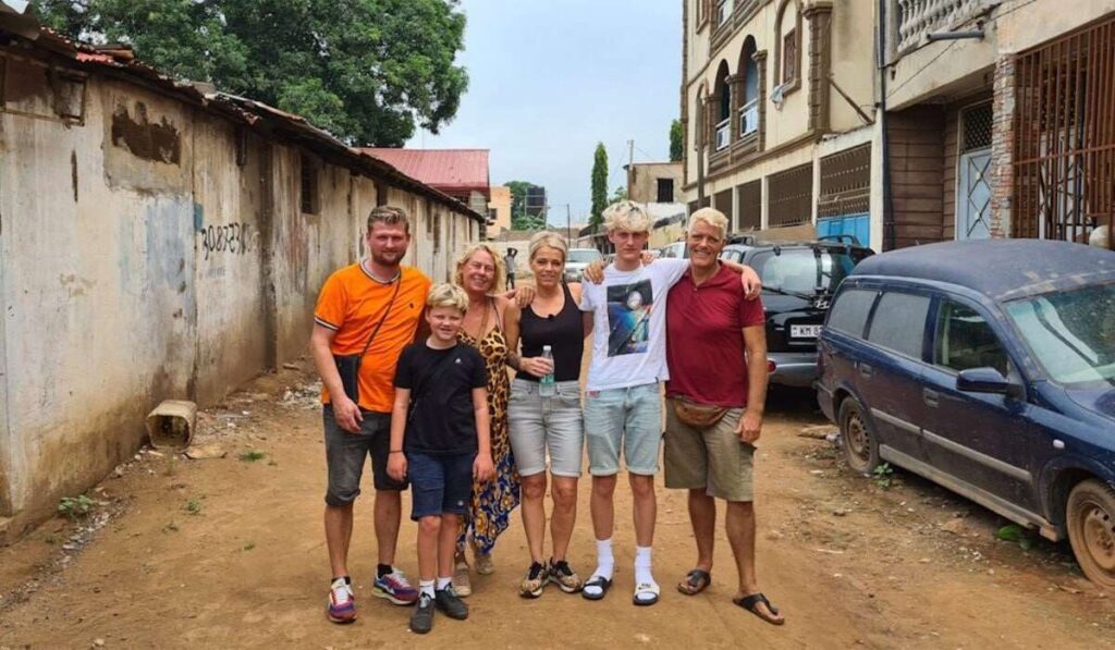 Ik vertrek even weg. Familie Verdonk en Theo en Jolanda.