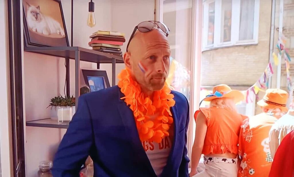 Vader Buddenbruck viert in Een Huis Vol Koningsdag.