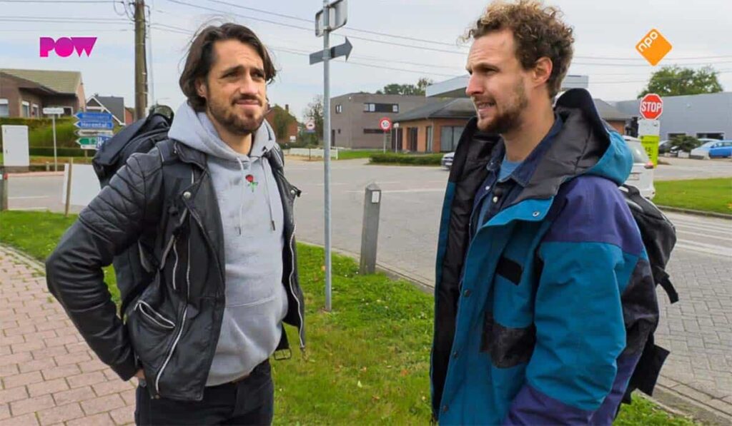 Jasper Demollin en Tim Senders zijn als deelnemers van De Invasie van Belgie op de vlucht door België.