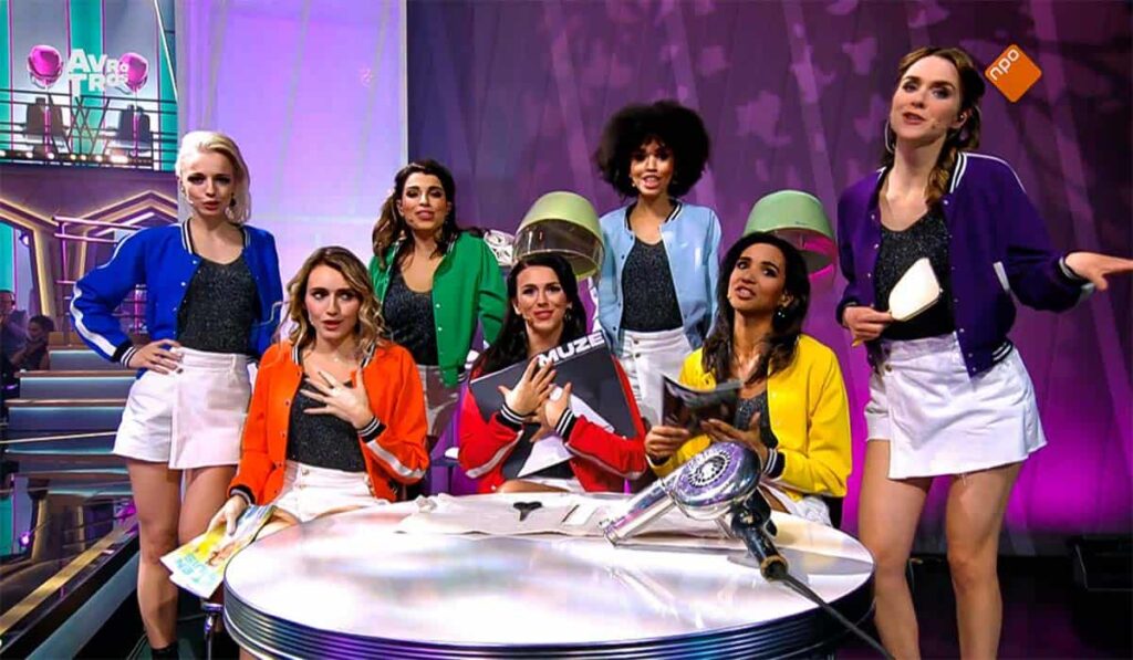 Op Zoek Naar Grease deelnemers Lya Luca, Dominique de Bont, Wendela van Sprundel, Magtel de Laat, Aimée de Pater, Imahni Tsolaksi en Danique Graanoogst voor de rol van Sandy.