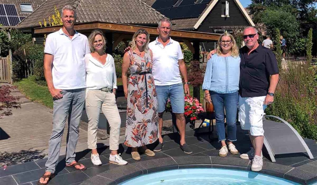 Aflevering 10 Bed & Breakfast - v.l.n.r. Harry, Jacqueline, Winanda, Marco, Mirjam en Richard | © MAX