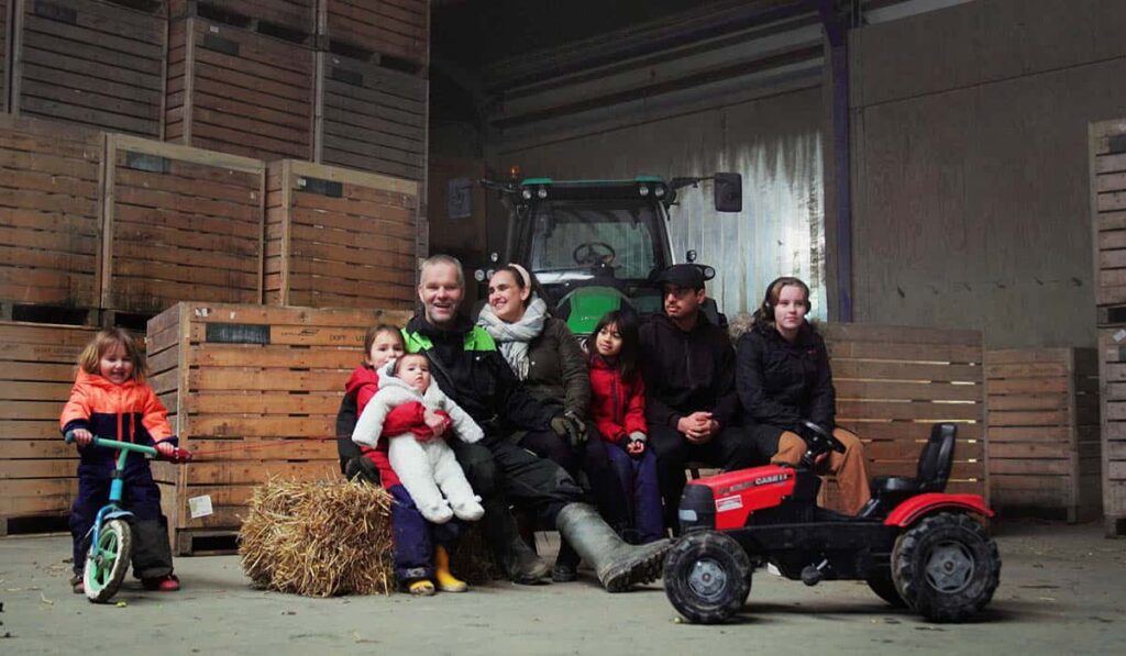 de familie Doff poseert in Bij ons op de Boerderij 2023