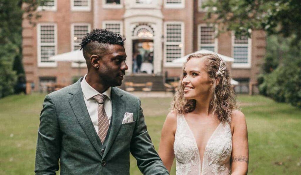 Married at First Sight seizoen 7 deelnemers Astleigh van Emden en Rowan Eckhardt op huwelijksdag 2022. Credits: RTL / NT Visuals / Nander de Wijk